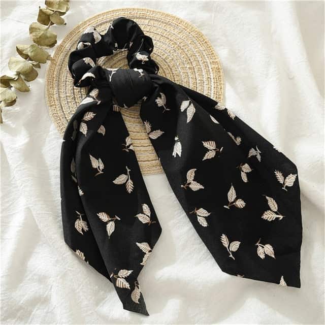 Chouchou Black Scarf Wild Leaves