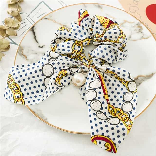 Chouchou Scarf Short White Chain